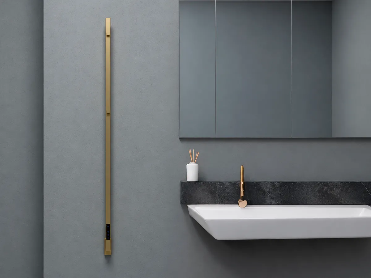 Uscător de prosoape de design CARISA, colecția MAXIM, 1500x30 mm, Brushed brass