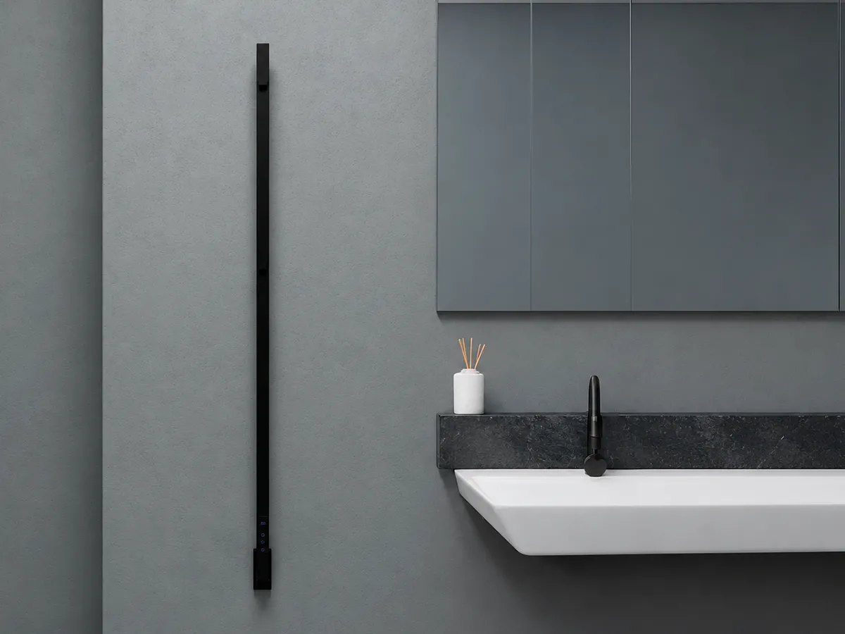 Uscător de prosoape de design CARISA, colecția MAXIM, 1500x30 mm, Negru